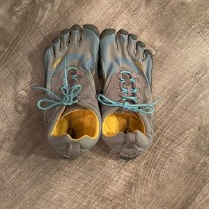 Vibram five fingers shoes size 38 euro
